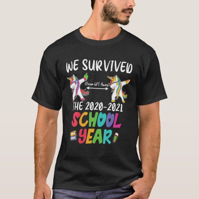 Vi Överlevt skolåret 2020-2021 förra dagen O T Shirt (Framsida)
