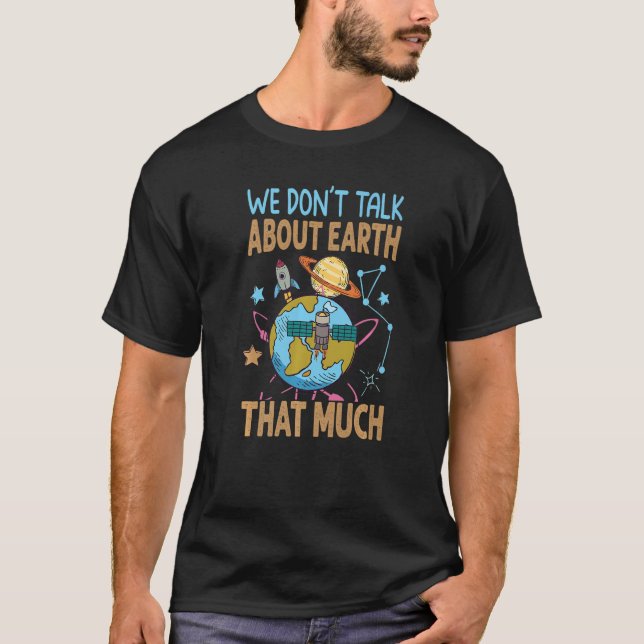 Vi pratar inte om jorden som många planeter t shirt (Framsida)