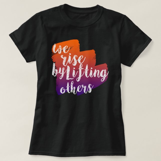 Vi reser oss genom att lyfta andra t shirt (Design framsida)