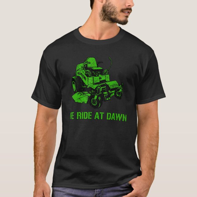 Vi ride på Dawn Gräsmatta Mower T Shirt (Framsida)