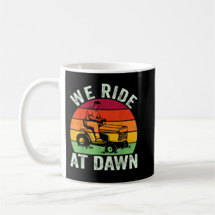 Vi ride vid Dawn Gräsmatta Mower Farmer Pappa Trac Kaffemugg