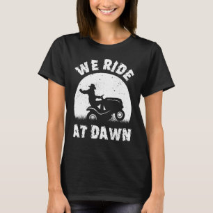 Vi ride vid Dawn Gräsmatta Mower Riding T Shirt