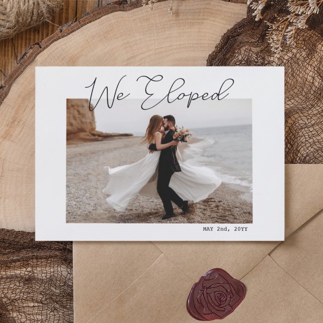 Vi rymde Minimal Skript Foto Rymmer Bröllop Meddelande (We Eloped Minimal Script Photo Elopement Wedding Announcement
)