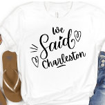 Vi sa Charleston Funny Bachelorette White T Shirt<br><div class="desc">Den senaste tekniken för bröllopsfesten eller för en bachelorette kommer undan. Den snabba ord" Vi sa Charleston på en svart tekt,  har ett hjärta och är säker på att bli uppmärksammad. Bachelorette Party Destination... ... Charleston SC,  kan bäras för repetitionsmiddag och tillsammans med din bröllopsfest.</div>