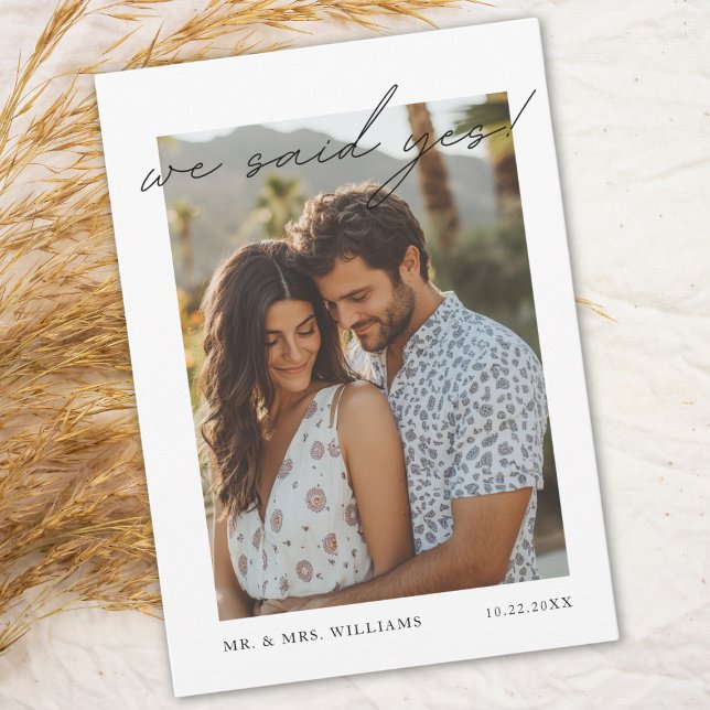 "Vi sa ja" Modern minimalistiskt fotomeddelande Inbjudningar (Elopement "We Said Yes" Announcement)