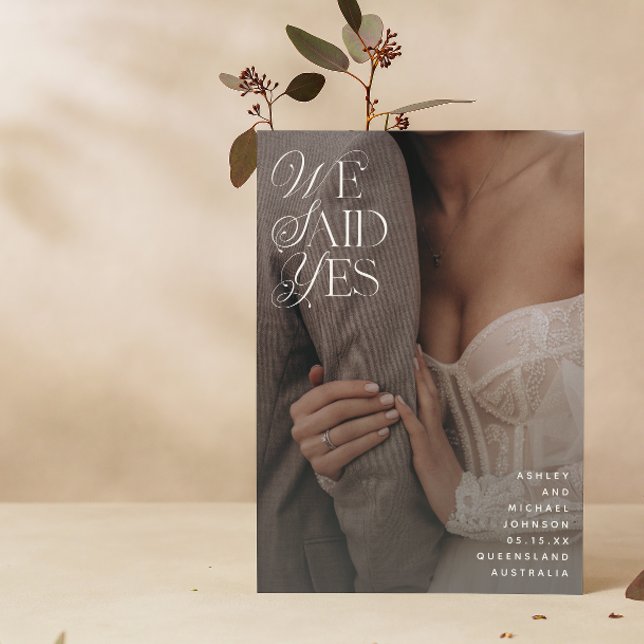Vi sa Ja, vit överlagring, endast 2 foton Inbjudningar (We Eloped! You're Invited to Celebrate With Us at Our Reception. 🥂💕)
