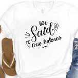 Vi sa New Orleans Funny White Bachelorette T Shirt<br><div class="desc">Den senaste tekniken för bröllopsfesten eller för en bachelorette kommer undan. "Vi sa New Orleans" på vit fot,  har ett hjärta och är säkra på att bli uppmärksammade. Bachelorette Party Destination... ... New Orleans,  kan bäras för repetitionsmiddag och tillsammans med din bröllopsfest.</div>