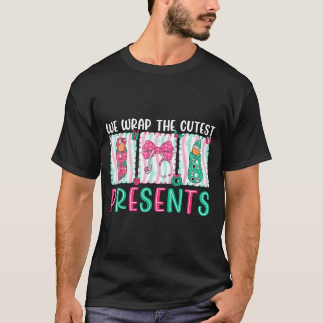Vi Slår In De Snyggaste Presenterna Förlossning & T Shirt (Framsida)