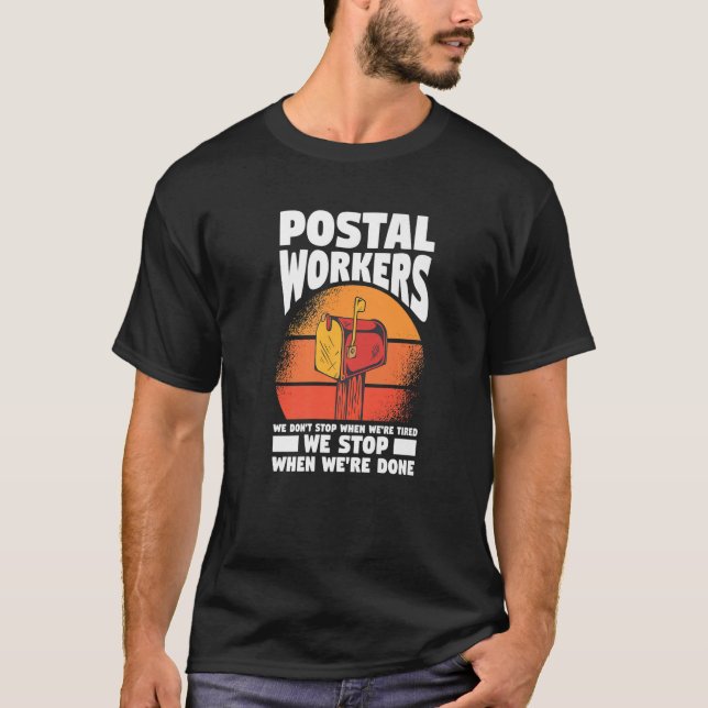 Vi stannar inte när vi är trötta. t shirt (Framsida)