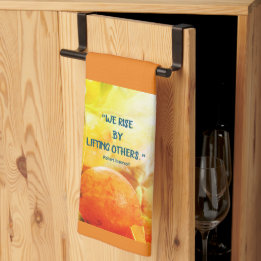 "Vi Stiga upp genom att lyfta andra" Kökshandduk