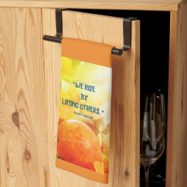 "Vi Stiga upp genom att lyfta andra" Kökshandduk