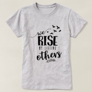 Vi stiga upp genom att lyfta andra t shirt