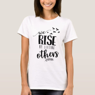 Vi stiga upp genom att lyfta andra t shirt