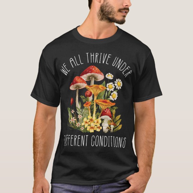 Vi Trivs Alla Under Olika Förhållanden T Shirt (Framsida)