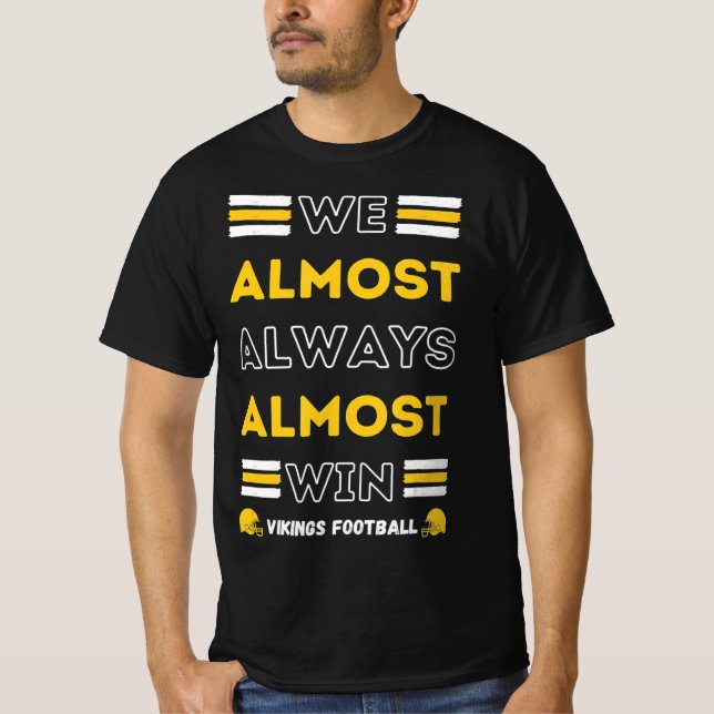 Vi vekar nästan alltid fotbollssporten t shirt (Framsida)