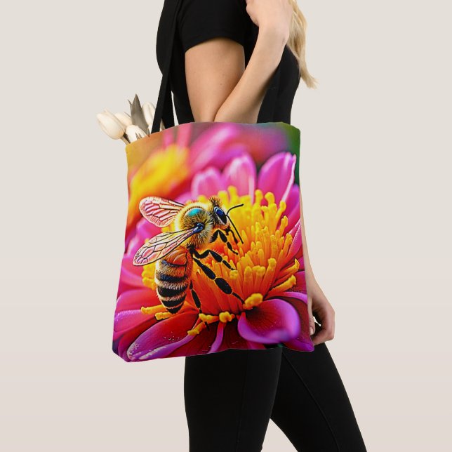 Vibrant bi i blommans design tygkasse (Närbild)