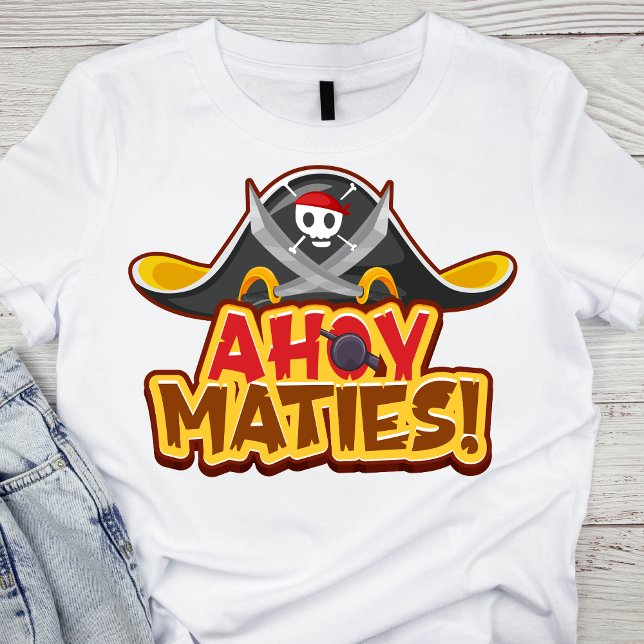 Vibrant Black Pirat Hat med "Ahoy Mavtals"! Text T Shirt (Skapare uppladdad)