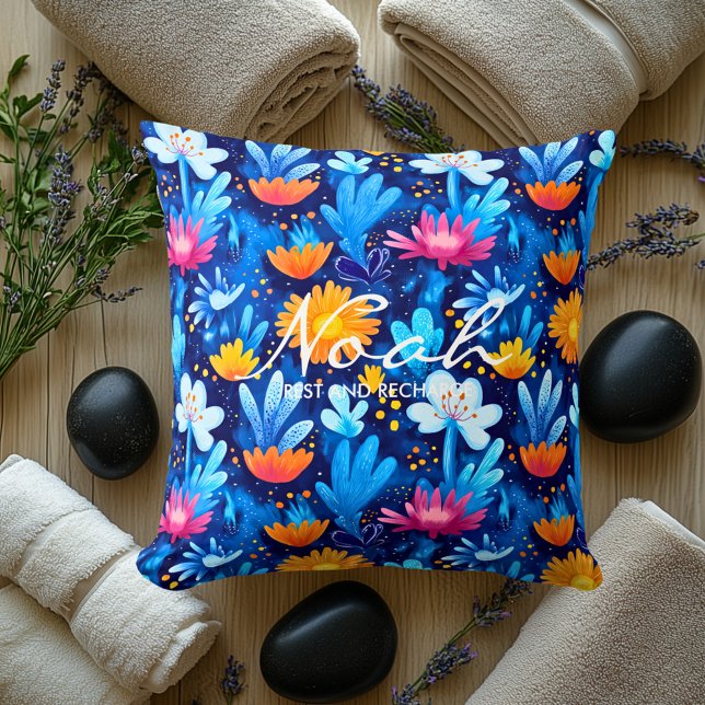 Vibrant Blommigt Hälsa Pillow med eget namn Kudde (Skapare uppladdad)