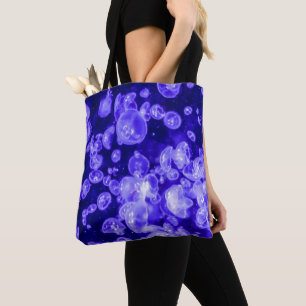 Vibrant Glowing Nautical Jellyfish Svarmt Tygkasse