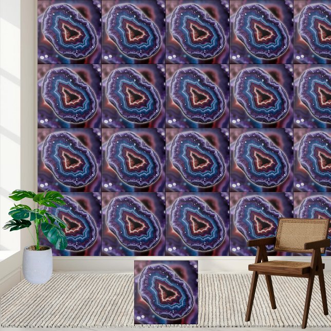 Vibrant Lila Blue och white Amethyst Geode Slice Kakelplatta (Vibrant Purple Blue and white Amethyst Geode Slice Ceramic Tile)