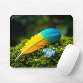 Vibrant Macaw Feather på Dewy Moss Musmatta