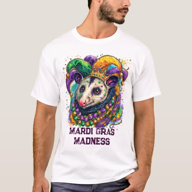 Vibrant Mardi Gras possum in jester mask and beads T Shirt (Framsida)