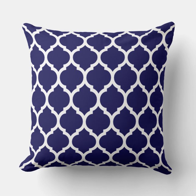 Vibrant Navy Blue Moroccan Quatrefoil Mönster Kudde (Framsida)