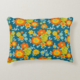 Vibrant Orange & Yellow Blooms on Deep Teal Prydnadskudde