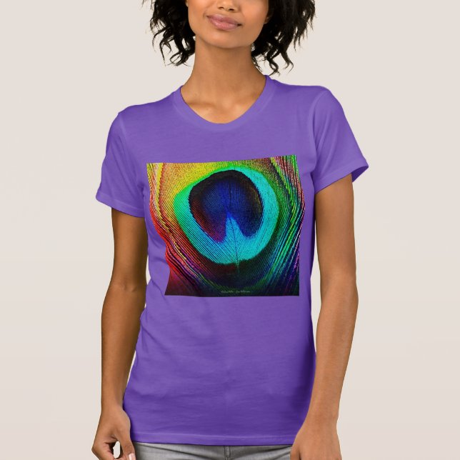 Vibrant Peacock Feather Tee (Framsida)