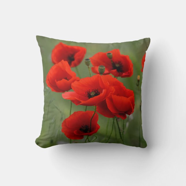 Vibrant Red Poppies Artistic Floral Throw Pillow Kudde (Framsida)