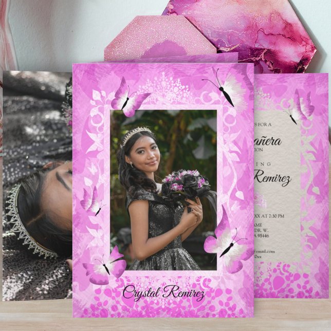 Vibrant Rosa & Black Butterfly Quinceanera Kort (Vibrant pink and black butterfly, folded Quinceanera invitation, elegant script calligraphy text)