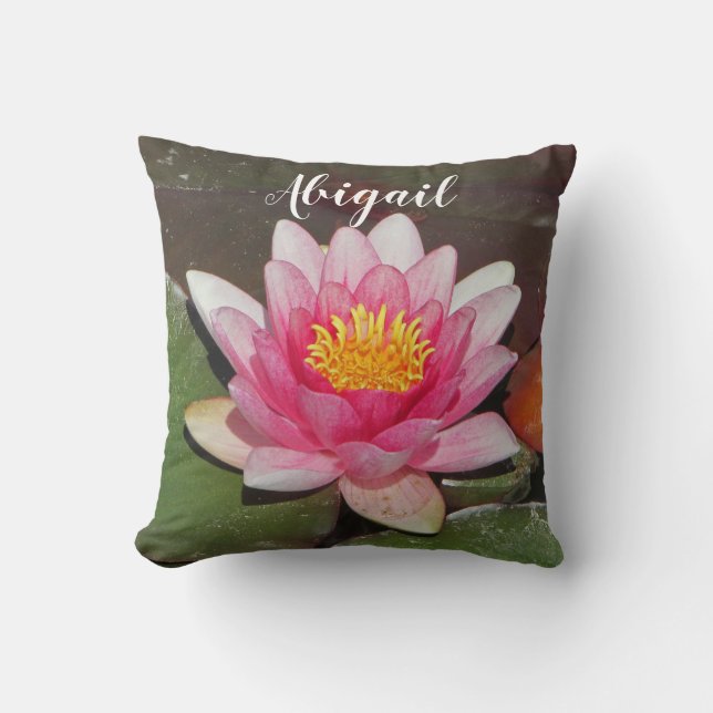 Vibrant Rosa Vatten Lily med Lily Dynors Fotografi Kudde (Framsida)