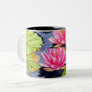 Vibrant Vatten Lilies on Tranquil Pond Två-Tonad Mugg
