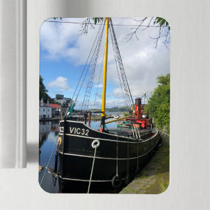 Vic32 Puffer Boat in Crinan Canal Basin, Skottland Magnet