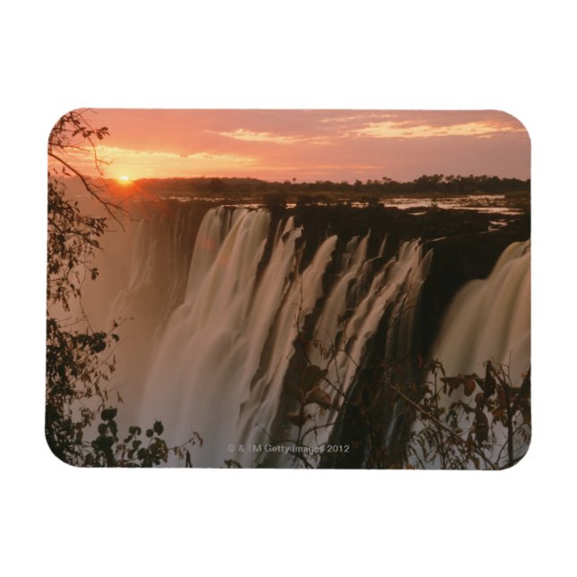 Victoria Falls med sol vid horisonten Victoria Magnet (Horisontell)