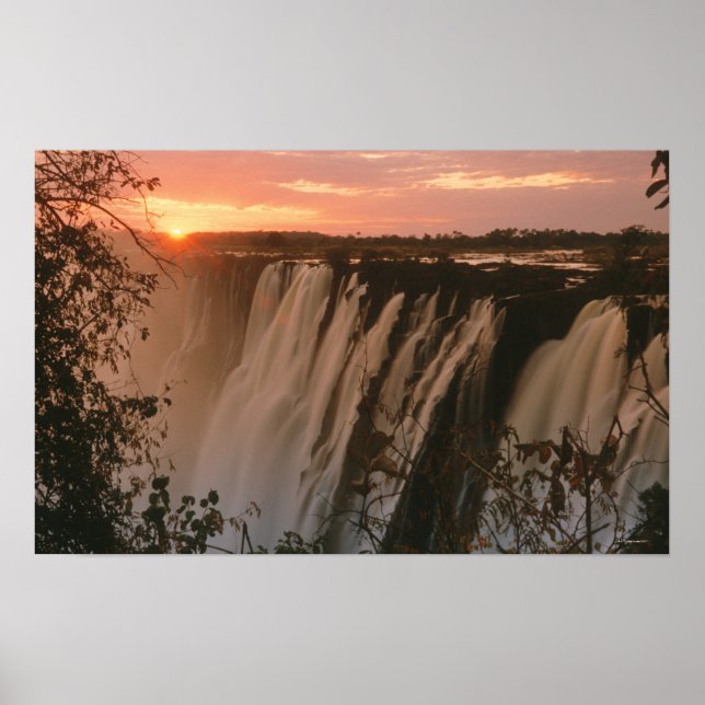 Victoria Falls med sol vid horisonten Victoria Poster (Framsidan)