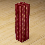 Victorian Burgundy och Guld Rand Presentask För Vinflaska<br><div class="desc">Fin design för Helgdagar med vintage-/viktoriskt fläns har lodrät av ljus- och mörk-burgundi åtskilt med "spindle" guld linjer.</div>