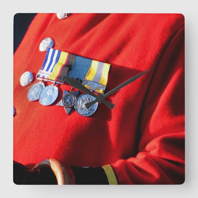 VICTORIAN ENGLAND FYRKANTIG KLOCKA (Framsida)