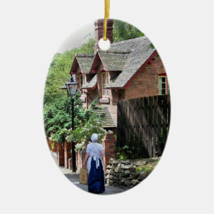 VICTORIAN ENGLAND JULGRANSPRYDNAD KERAMIK