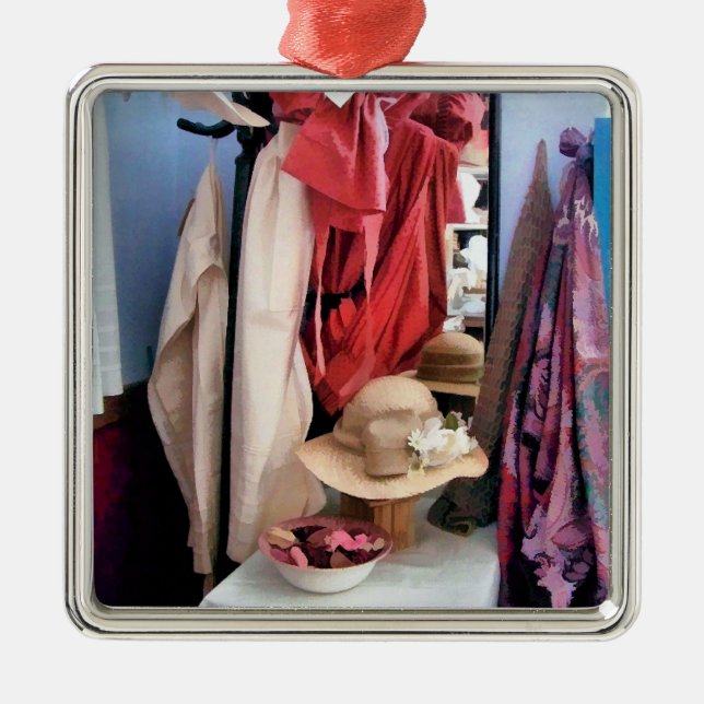 VICTORIAN ENGLAND JULGRANSPRYDNAD METALL (Framsidan)