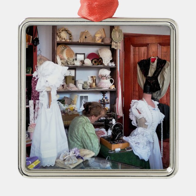 VICTORIAN ENGLAND JULGRANSPRYDNAD METALL (Framsidan)