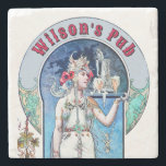 Victorian Era Art nouveau Pub Stenunderlägg<br><div class="desc">Detta är ett digitalt utökat tryck från Louis Théophile Hingres antika Viktorian-tidningen art nouveau. Det är en kvinna som håller en bricka med drycker. Du kan anpassa bakgrunden till färg.</div>