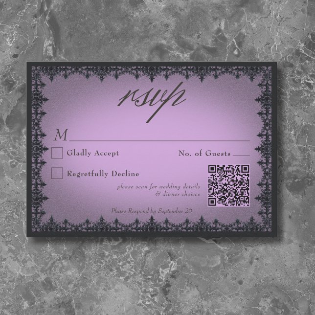 Victorian Gothic Järn Gräns Lila Bröllop QR OSA Kort (Victorian Gothic Iron Border Purple Wedding QR RSVP Card)