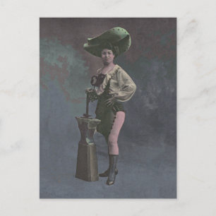 Victorian Woman med Anvil Showing Ben Vykort