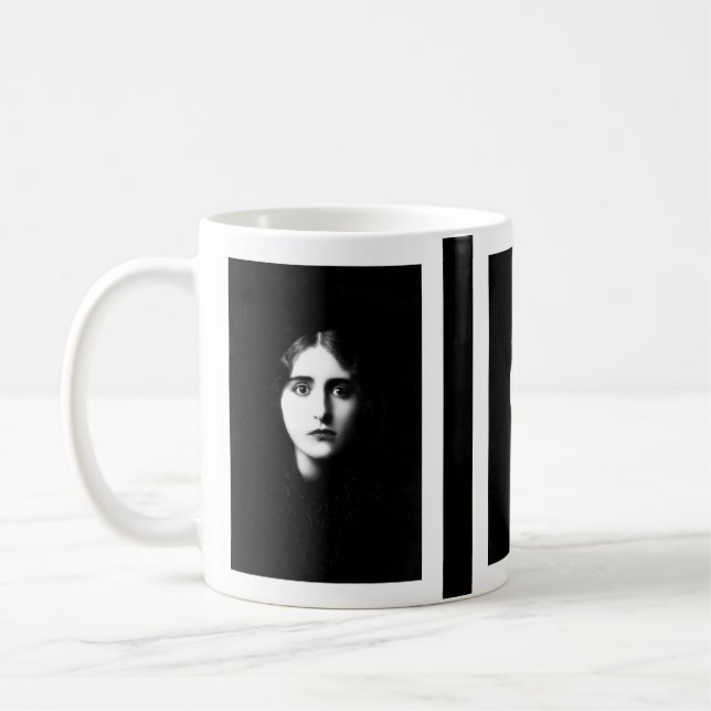 Victorian woman with haunting expression kaffemugg (Vänster)