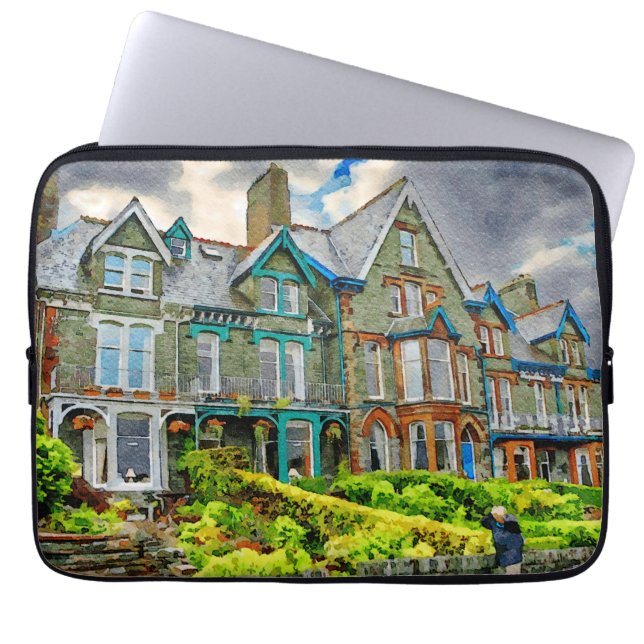Victorianhuset i Keswick, färgat i vattenfärg Laptop Fodral (Framsidan)