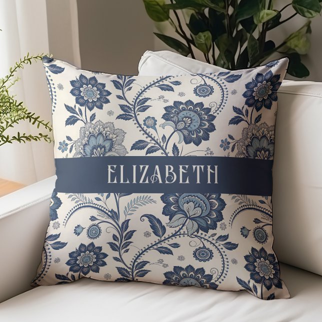 Victoriansk blomsterchintz monogramnamn marinblå kudde (Skapare uppladdad)