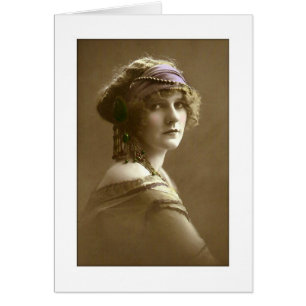 Victorianska kvinnliga hår i pärlor och scarf hälsningskort