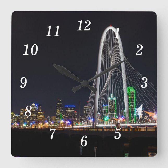 Vid Margaret Hunt Backe Bridge Wall Clock Fyrkantig Klocka (Framsida)