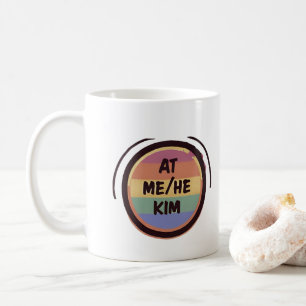 Vid ME/HE KIM Pronoun Rainbow Circle LGBTQ+-Pride Kaffemugg